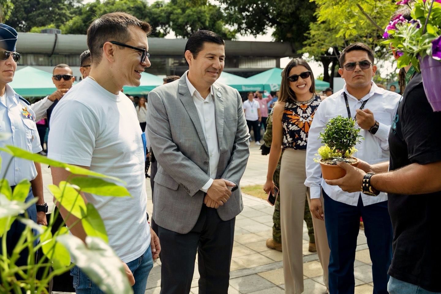 En la Universidad de Guayaquil el Presidente de la República del Ecuador, Daniel Noboa, participó en el conversatorio Joven Emprende.